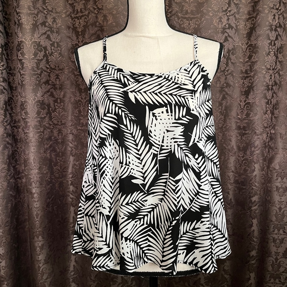 Final Touch Top Light & Breezy Feel  Made in USA  Size Small